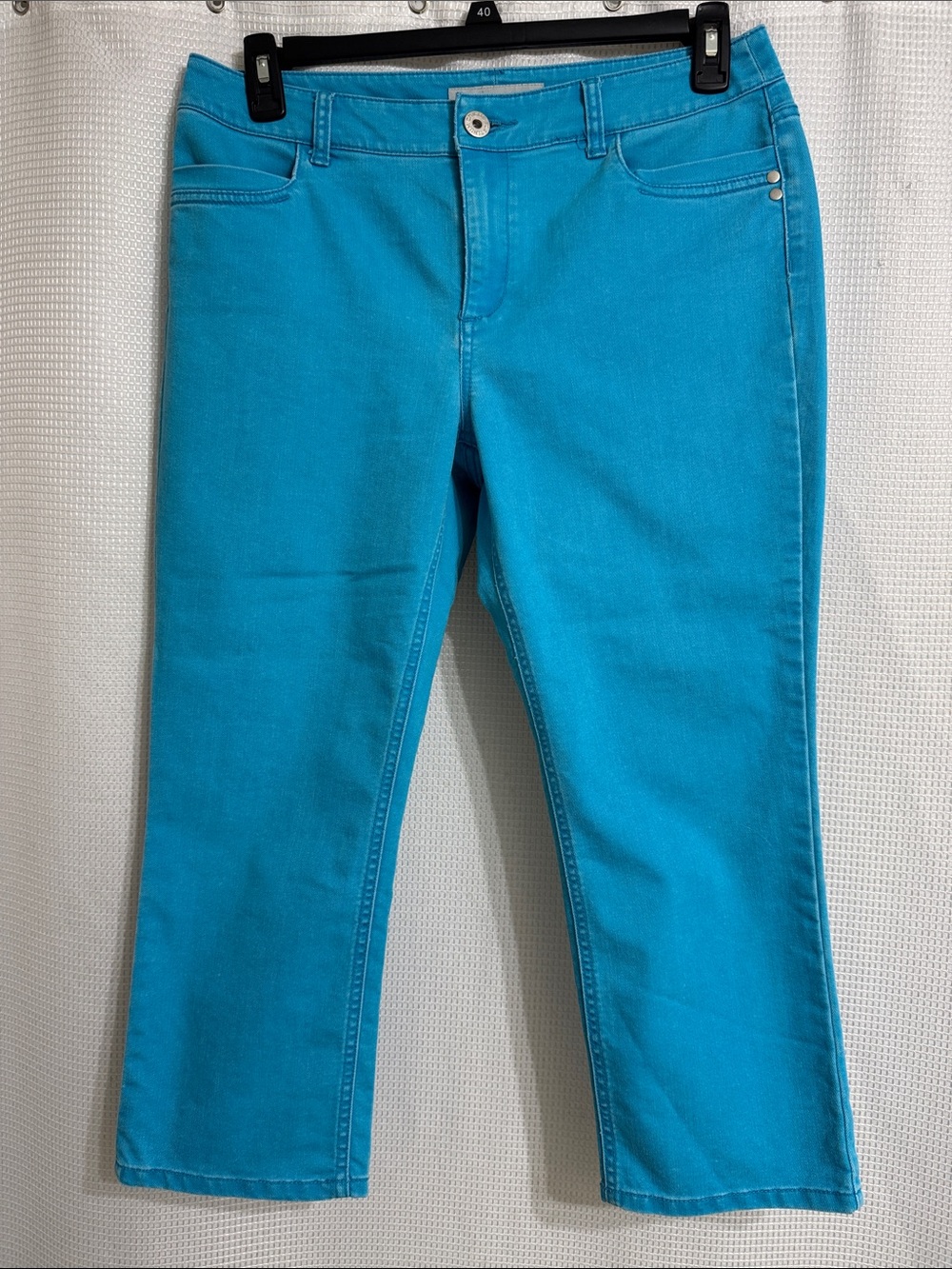 Chico’s Platinum denim mid rise cropped/capri jeans. Size 1.5 (10)